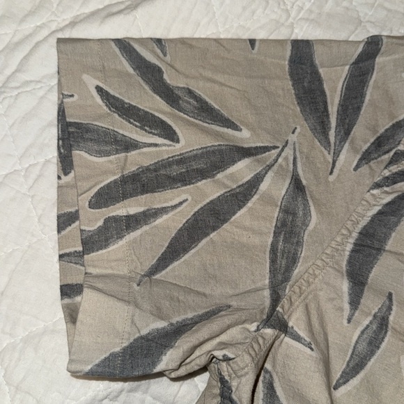 Like new men’s XXL American eagle button down shirt sleeve (999) - Picture 5 of 6